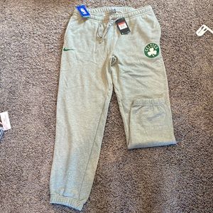 Men’s Boston Celtics joggers